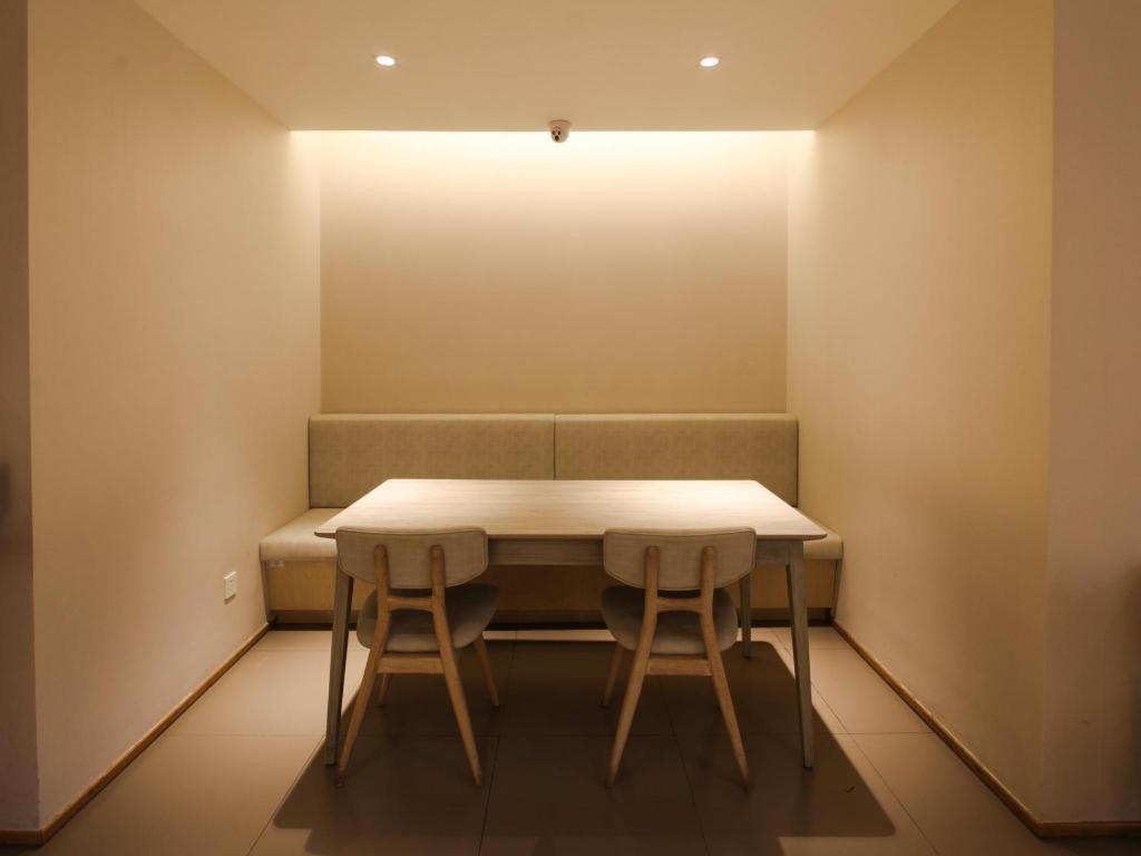 Ji Hotel Beijing Chaoyangmen Bagian luar foto
