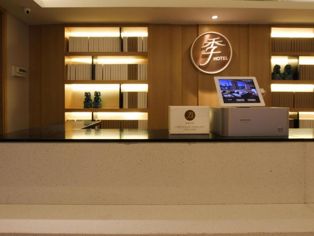 Ji Hotel Beijing Chaoyangmen Bagian luar foto