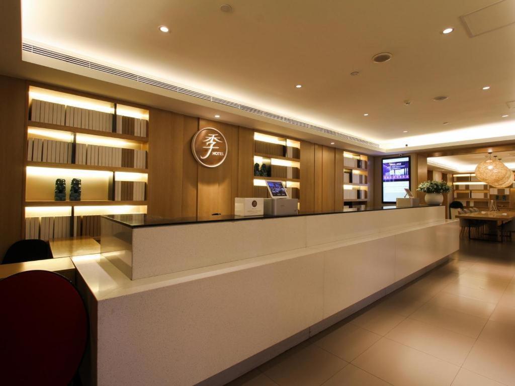 Ji Hotel Beijing Chaoyangmen Bagian luar foto
