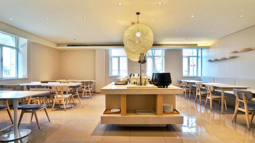 Ji Hotel Beijing Chaoyangmen Bagian luar foto